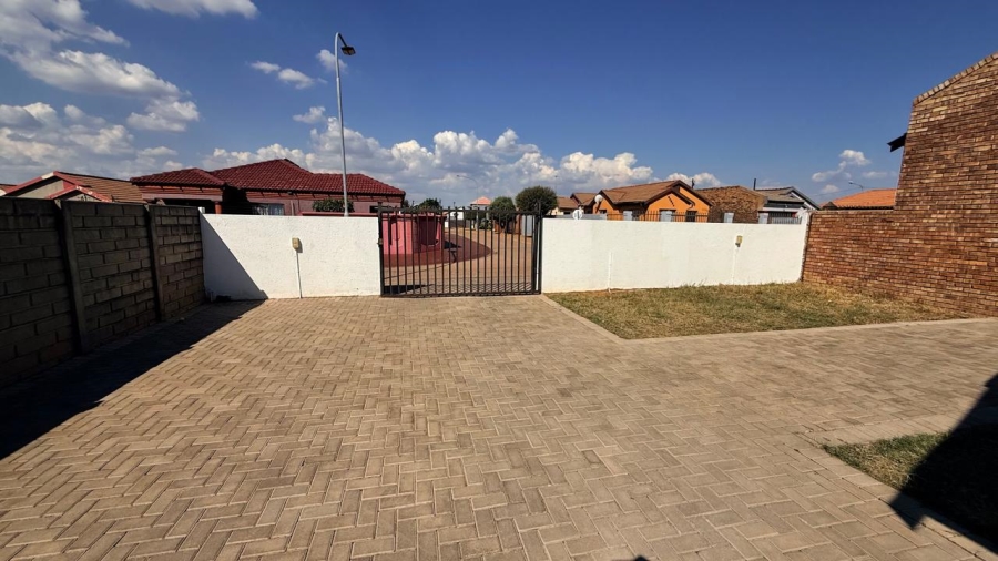 2 Bedroom Property for Sale in Mabopane Unit X North West